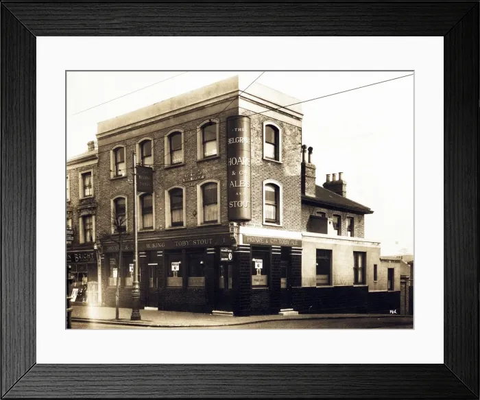 Framed Print : Photograph of Belgrave Tavern, Finchley, London Framed Print : Photograph of Belgrave Tavern, Finchley, London