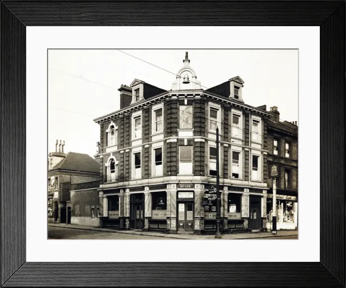 Framed Print : Photograph of Bell PH, Edmonton, London Framed Print : Photograph of Bell PH, Edmonton, London