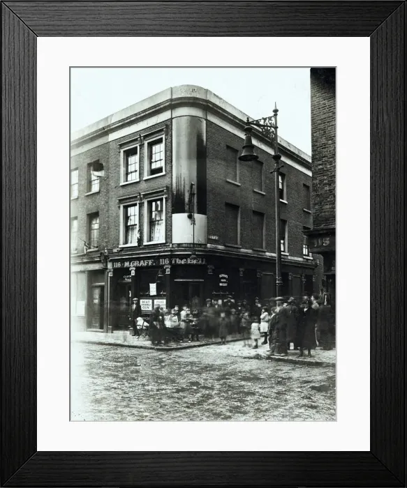 Framed Print : Photograph of Bell PH, Shadwell, London Framed Print : Photograph of Bell PH, Shadwell, London