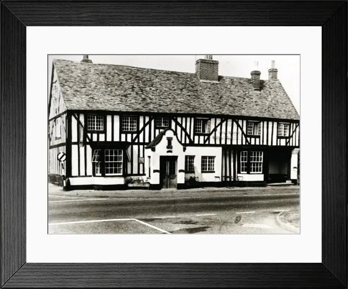 Framed Print : Photograph of Bell Inn, Kennett, Cambridgeshire Framed Print : Photograph of Bell Inn, Kennett, Cambridgeshire