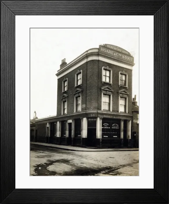 Framed Print : Photograph of Beresford Arms, Camberwell, London Framed Print : Photograph of Beresford Arms, Camberwell, London