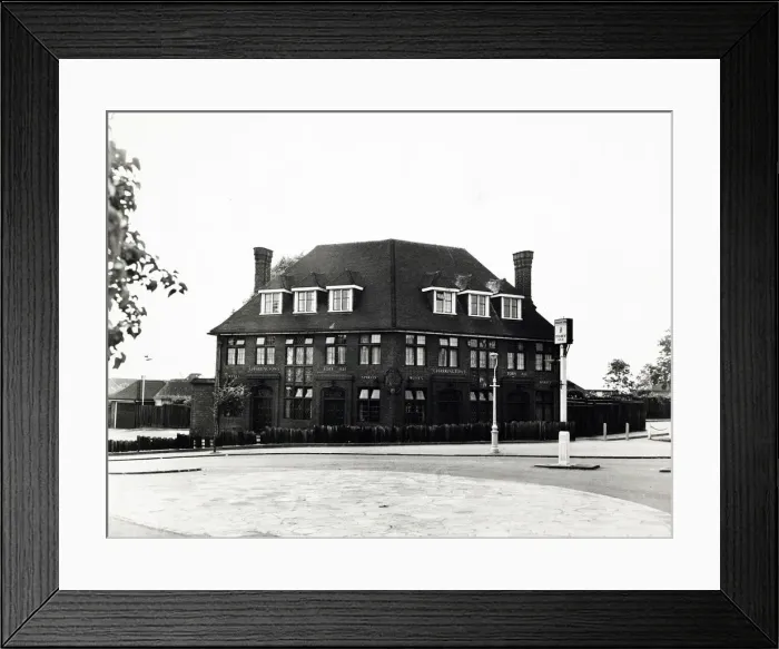 Framed Print : Photograph of Beulah Spa PH, Upper Norwood, London Framed Print : Photograph of Beulah Spa PH, Upper Norwood, London