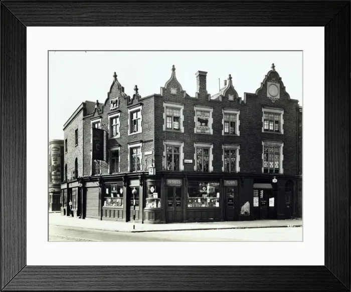 Framed Print : Photograph of Black Bull PH, Southwark, London Framed Print : Photograph of Black Bull PH, Southwark, London