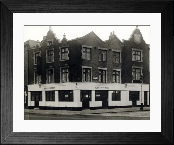 Framed Print : Photograph of Black Bull PH, Southwark, London Framed Print : Photograph of Black Bull PH, Southwark, London