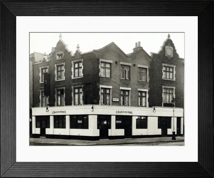 Framed Print : Photograph of Black Bull PH, Southwark, London Framed Print : Photograph of Black Bull PH, Southwark, London
