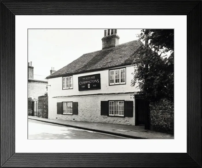 Framed Print : Photograph of Black Horse PH, Sandwich, Kent