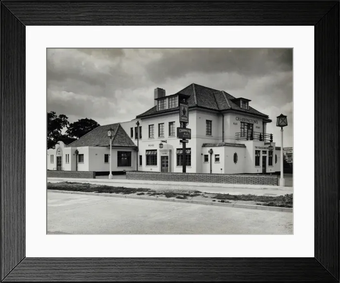 Framed Print : Blackamoors Head PH, Chessington, Greater London Framed Print : Blackamoors Head PH, Chessington, Greater London