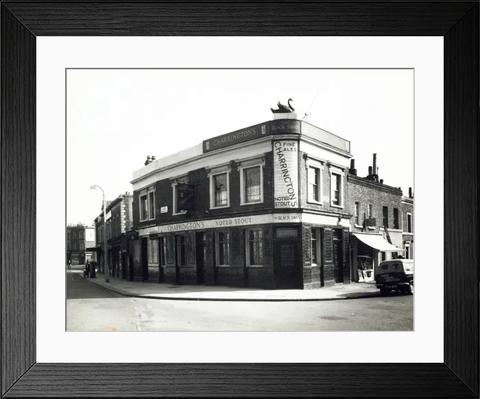 Framed Print : Photograph of Black Swan PH, Battersea, London Framed Print : Photograph of Black Swan PH, Battersea, London