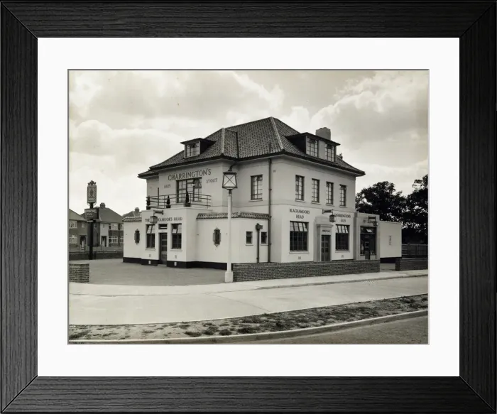Framed Print : Blackamoors Head PH, Chessington, Greater London Framed Print : Blackamoors Head PH, Chessington, Greater London