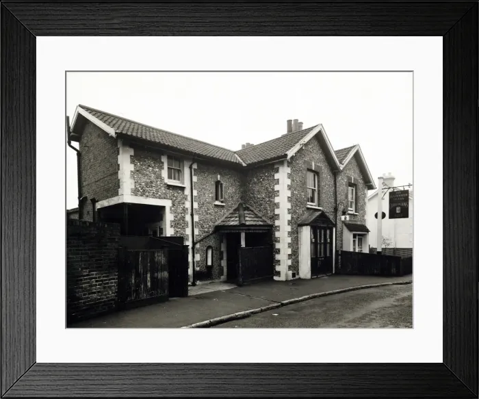 Framed Print : Photograph of Blackwater Tavern, Sutton, Surrey Framed Print : Photograph of Blackwater Tavern, Sutton, Surrey