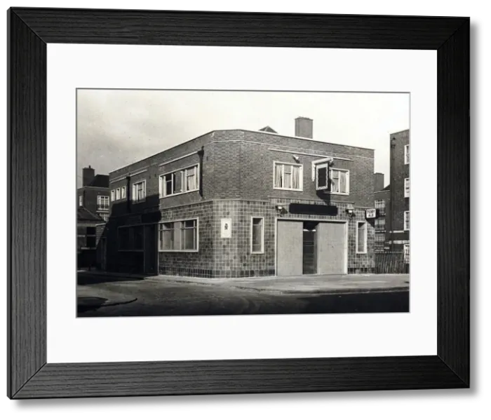 Framed Print : Photograph of Blade Bone PH, Bethnal Green, London Framed Print : Photograph of Blade Bone PH, Bethnal Green, London