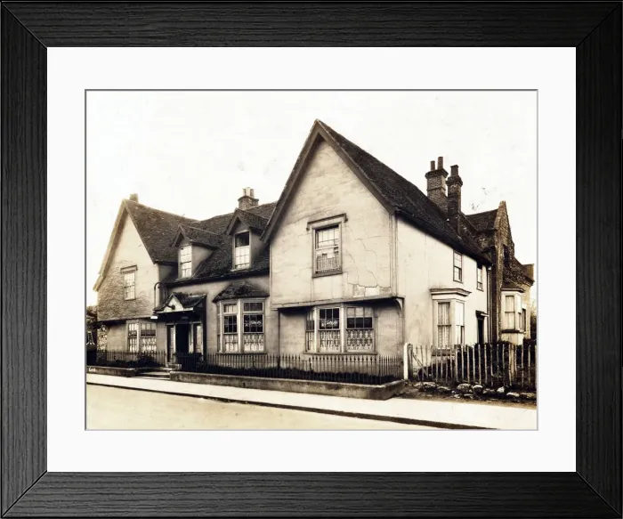 Framed Print : Photograph of Blighs Hotel, Sevenoaks, Kent Framed Print : Photograph of Blighs Hotel, Sevenoaks, Kent