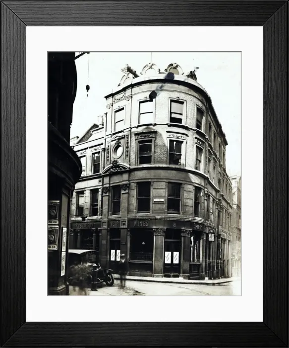 Framed Print : Photograph of Blue Last PH, Ludgate Hill, London Framed Print : Photograph of Blue Last PH, Ludgate Hill, London