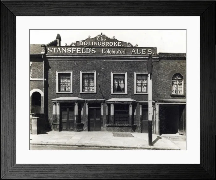 Framed Print : Photograph of Bolingbroke PH, Wandsworth, London Framed Print : Photograph of Bolingbroke PH, Wandsworth, London