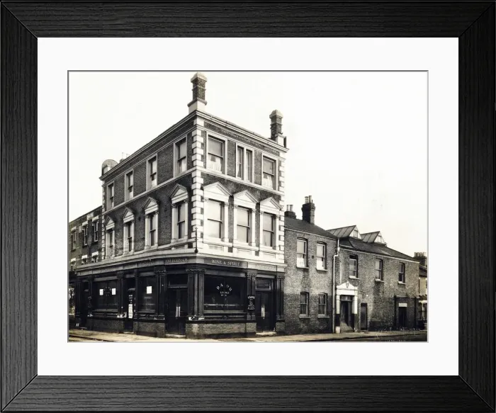 Framed Print : Photograph of Bolton Hotel, Chiswick, London Framed Print : Photograph of Bolton Hotel, Chiswick, London