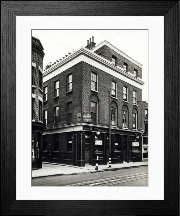 Framed Print : Photograph of Brewery Tap PH, Hackney, London Framed Print : Photograph of Brewery Tap PH, Hackney, London