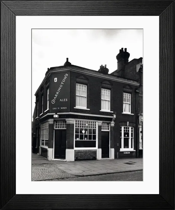 Framed Print : Photograph of Bricklayers Arms, Beckenham, Greater London Framed Print : Photograph of Bricklayers Arms, Beckenham, Greater London