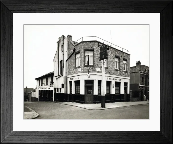 Framed Print : Photograph of Bricklayers Arms, Norwood (New), London Framed Print : Photograph of Bricklayers Arms, Norwood (New), London