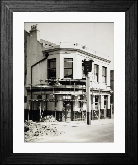 Framed Print : Photograph of Bricklayers Arms, Norwood (Old), London Framed Print : Photograph of Bricklayers Arms, Norwood (Old), London