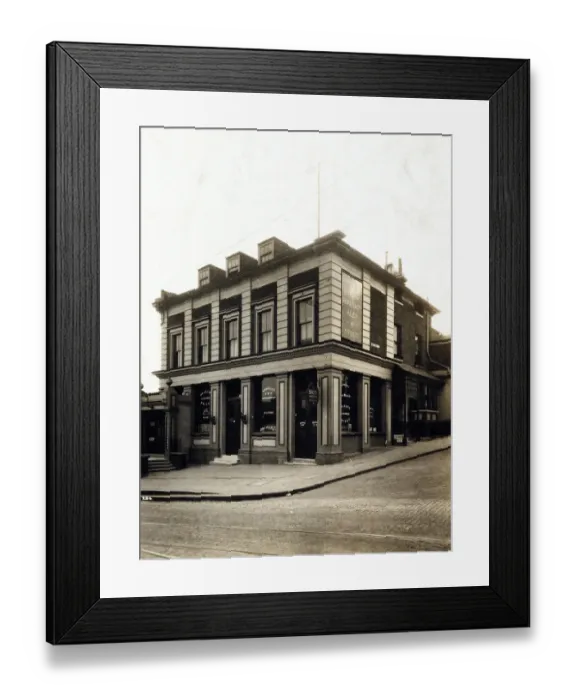 Framed Print : Photograph of Bridge House Tavern, Penge, London Framed Print : Photograph of Bridge House Tavern, Penge, London