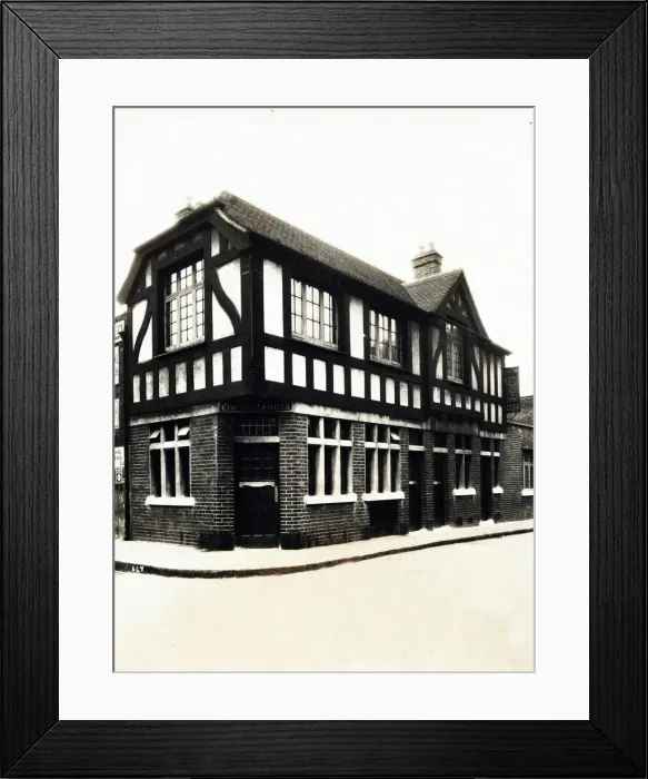 Framed Print : Photograph of Britannia PH, Hackney, London Framed Print : Photograph of Britannia PH, Hackney, London