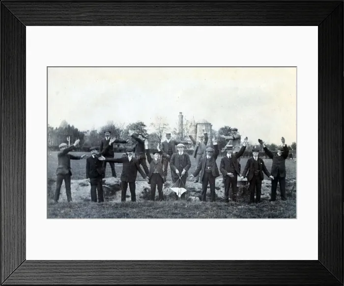 Framed Print : Trainee Signalmen use semaphore to spell their regiment Framed Print : Trainee Signalmen use semaphore to spell their regiment