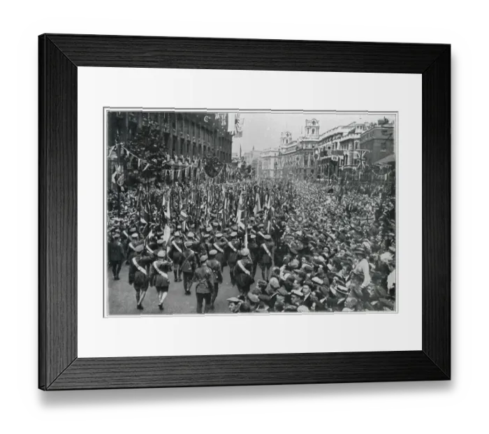 Framed Print : American soldiers march through London to celebrate victory in the Great War on Peace Day Framed Print : American soldiers march through London to celebrate victory in the Great War on Peace Day