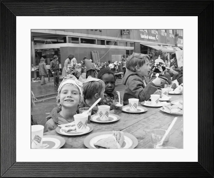 Framed Print : ELIZABETH IIs SILVER JUBILEE A childrens tea party in a street in Horley Framed Print : ELIZABETH IIs SILVER JUBILEE A childrens tea party in a street in Horley