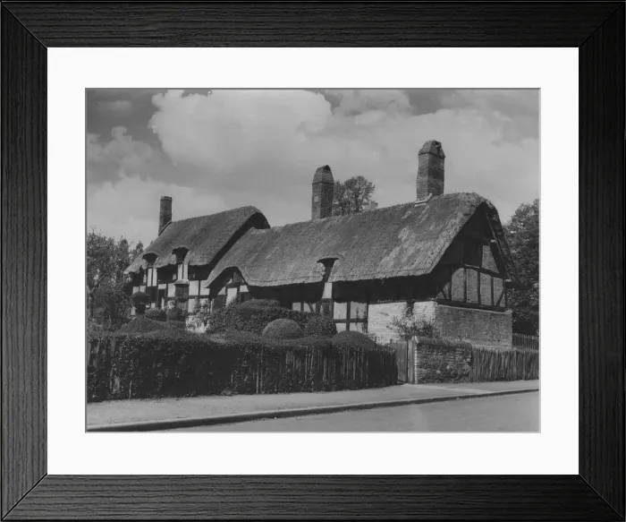 Framed Print : A photograph of Ann Hathaways Cottage, Shottery, near Stratford-on-Avon Framed Print : A photograph of Ann Hathaways Cottage, Shottery, near Stratford-on-Avon