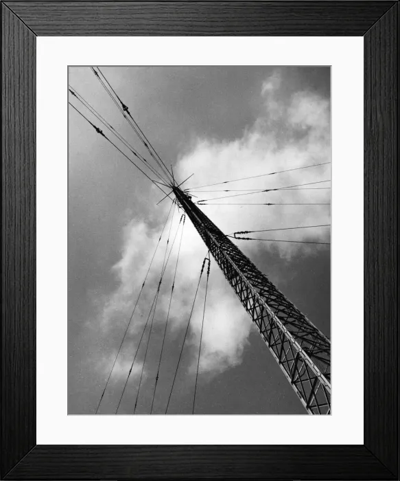 Framed Print : The BBC transmission mast at Dodford, Northamptonshire, England. Date: 1950s Framed Print : The BBC transmission mast at Dodford, Northamptonshire, England. Date: 1950s