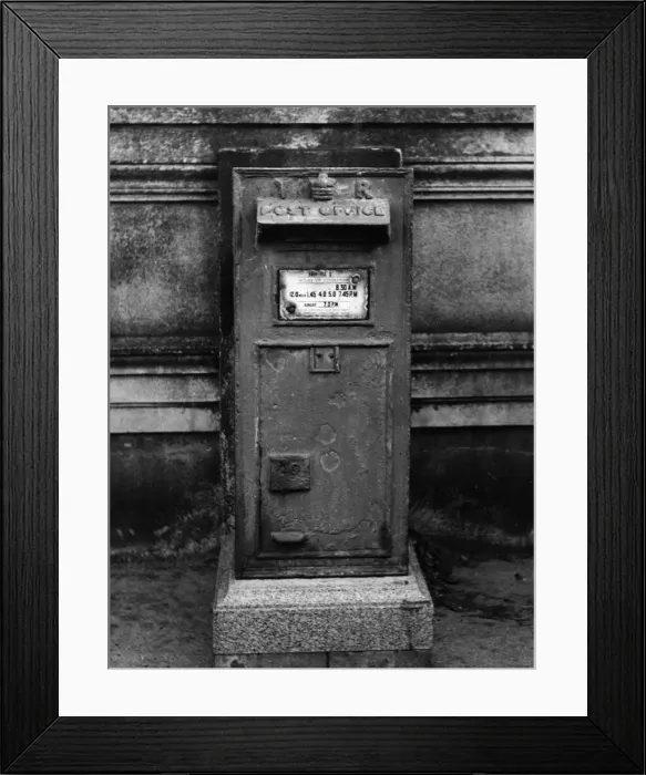 Framed Print : An English Victorian post box, reputed to have been used by Prime Minister William Framed Print : An English Victorian post box, reputed to have been used by Prime Minister William