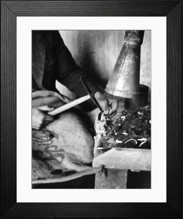 Framed Print : The Flint Knapper, at Brandon, Suffolk, England. This ancient craft is still continued Framed Print : The Flint Knapper, at Brandon, Suffolk, England. This ancient craft is still continued