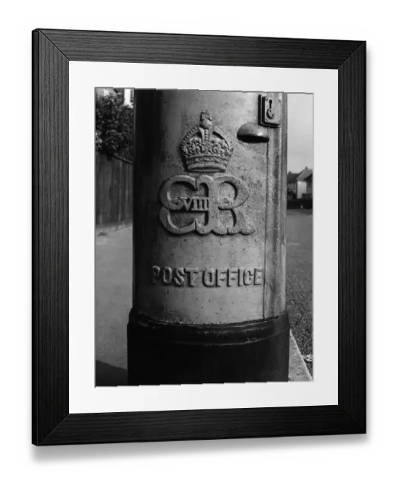 Framed Print : A rare King Edward VIII pillar box, Lilliput, Dorset, England