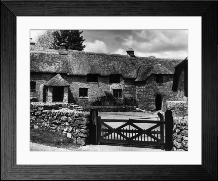 Framed Print : A fine stone-built and thatched farmhouse, at Ponsworthy, Dartmoor, Devonshire Framed Print : A fine stone-built and thatched farmhouse, at Ponsworthy, Dartmoor, Devonshire