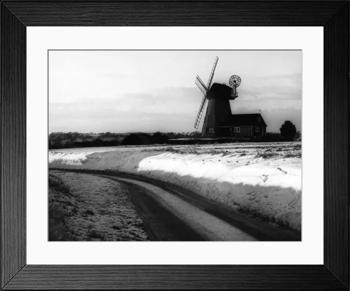 Framed Print : Winter snow at Gibraltar Mill, Great Bardfield, Essex, England Framed Print : Winter snow at Gibraltar Mill, Great Bardfield, Essex, England