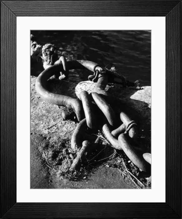 Framed Print : A sturdy chain tie-ring for mooring boats at a quayside. Date: 1950s Framed Print : A sturdy chain tie-ring for mooring boats at a quayside. Date: 1950s