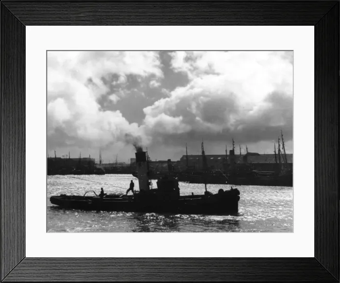Framed Print : View of one of the many L. N. E. R. Dock tugs, used to take trawlers