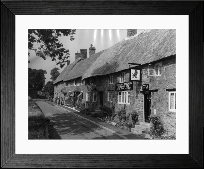 Framed Print : A row of charming old thatched cottages and the thatched Red Lion pub Framed Print : A row of charming old thatched cottages and the thatched Red Lion pub