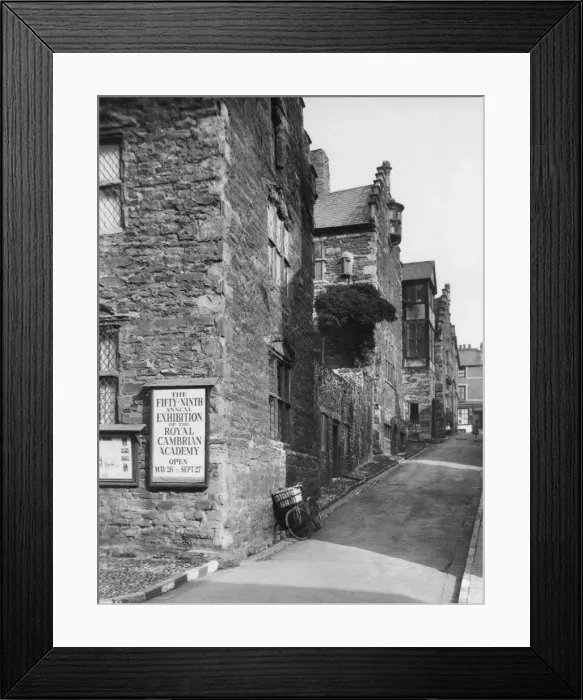 Framed Print : Plus Manor was built c. 1576 by Robert Wynn of Gwydar and is a remarkably good example Framed Print : Plus Manor was built c. 1576 by Robert Wynn of Gwydar and is a remarkably good example