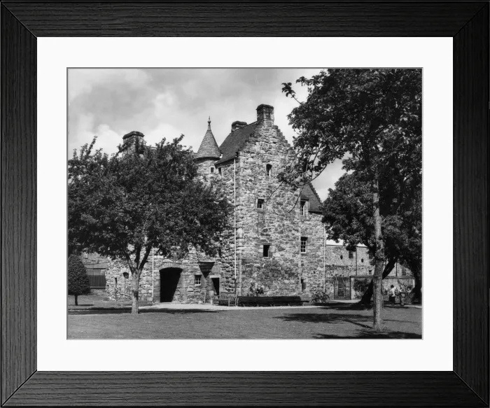 Framed Print : Queen Marys House, Jedburgh, Roxburghshire, Scotland Framed Print : Queen Marys House, Jedburgh, Roxburghshire, Scotland