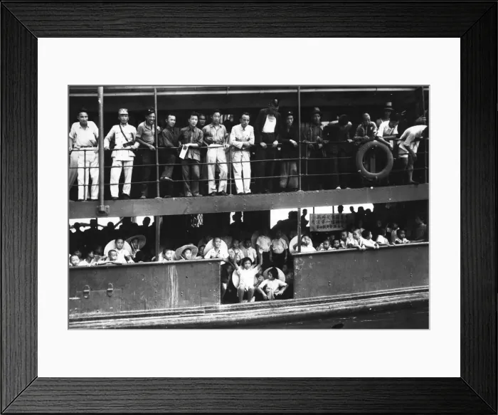 Framed Print : Children of the Chinese city of Hankou, Wuhan, are evacuated by boat as the city comes Framed Print : Children of the Chinese city of Hankou, Wuhan, are evacuated by boat as the city comes