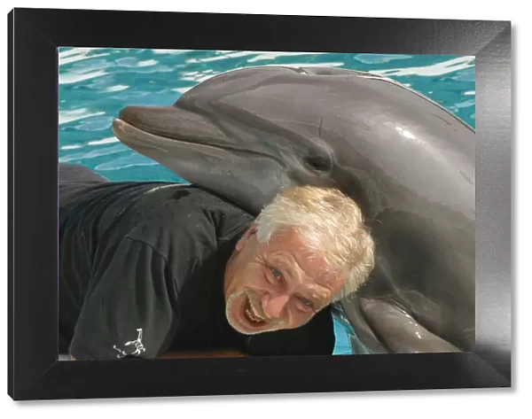 Portait of photographer Leandro A. Stanzani with Dolphin