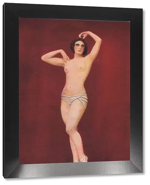 A showgirl in James Kleins Zieh Dich Aus (Undress Yourself), Komische Oper, Berlin