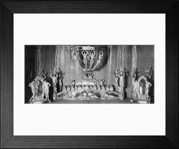 Framed Print : The scene The Living Four Poster-bed from James Klein Framed Print : The scene The Living Four Poster-bed from James Klein