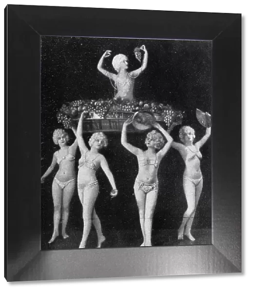 Showgirls in a scene from the Wintergarten Theatre, Berlin Date: circa 1920s