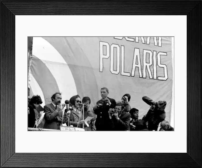 Framed Print : Speakers at an anti-nuclear demonstration in Trafalgar Square, London Framed Print : Speakers at an anti-nuclear demonstration in Trafalgar Square, London