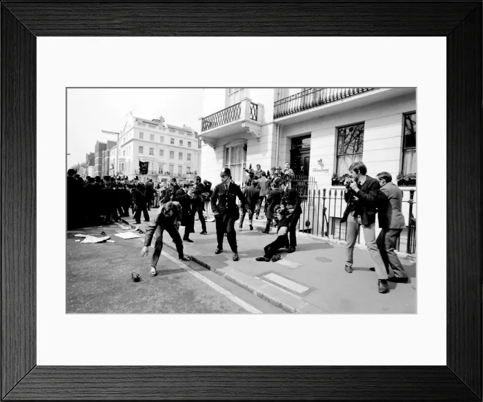 Framed Print : Demonstration in Chesham Place, Belgravia, London, with a struggle between protesters Framed Print : Demonstration in Chesham Place, Belgravia, London, with a struggle between protesters