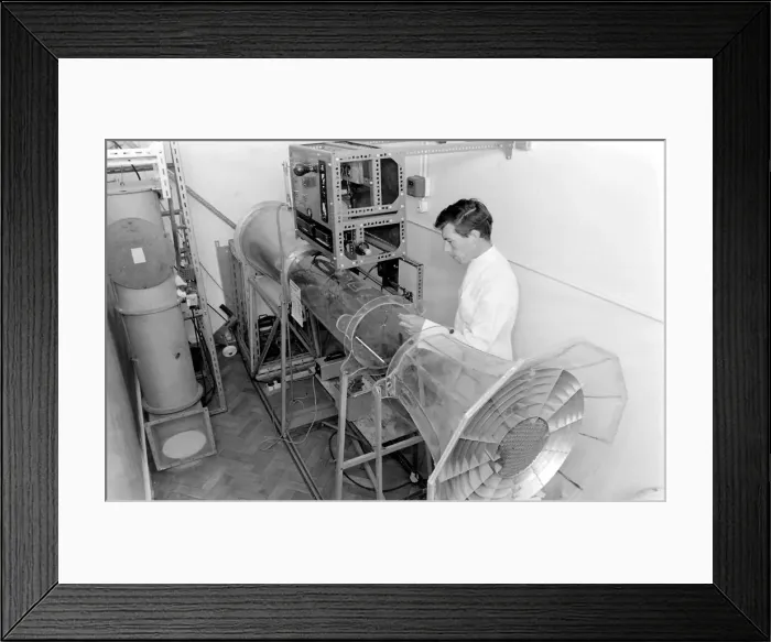Framed Print : Scientist at work in the Anti-Locust Research Centre (ALRC) Framed Print : Scientist at work in the Anti-Locust Research Centre (ALRC)