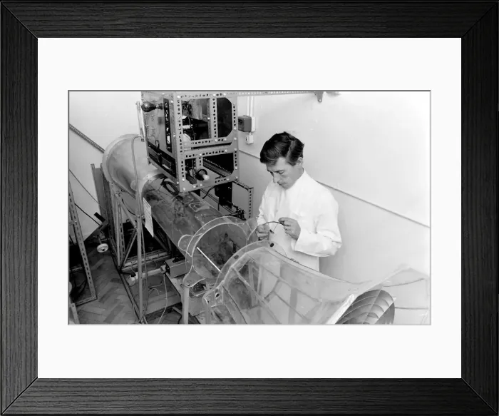 Framed Print : Scientist at work in the Anti-Locust Research Centre (ALRC) Framed Print : Scientist at work in the Anti-Locust Research Centre (ALRC)