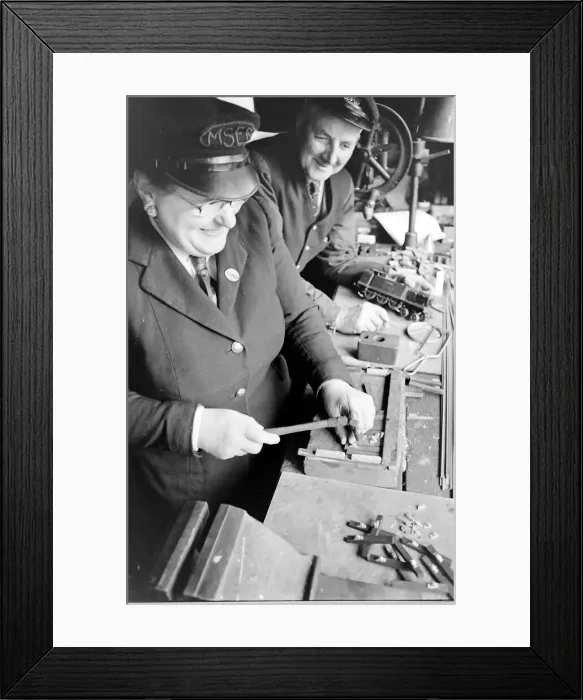 Framed Print : Railway enthusiast couple in Essex who ran a model railway set Framed Print : Railway enthusiast couple in Essex who ran a model railway set